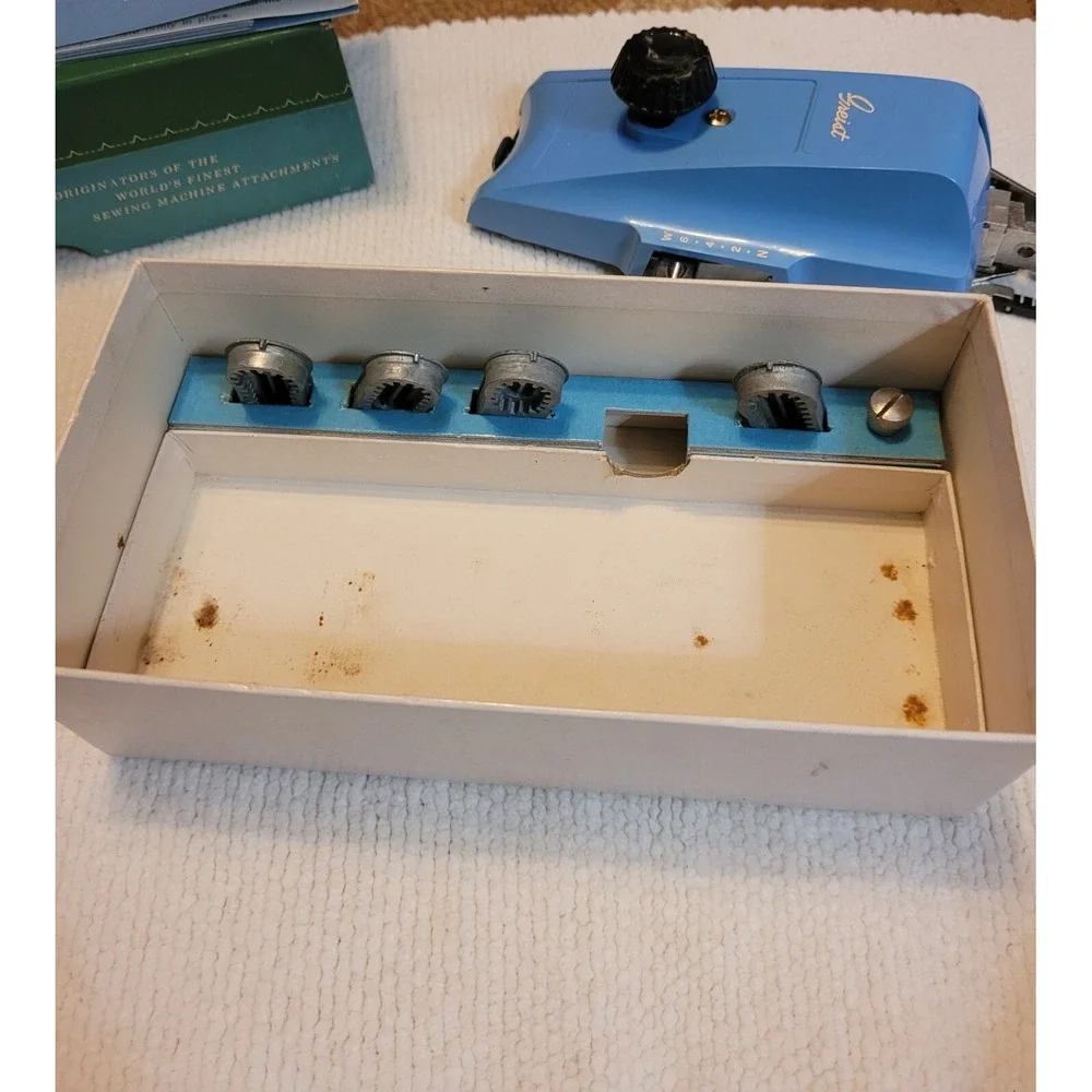 Vintage Greist Buttonholer Automatic Button Holder In Original Box ~ Style #1